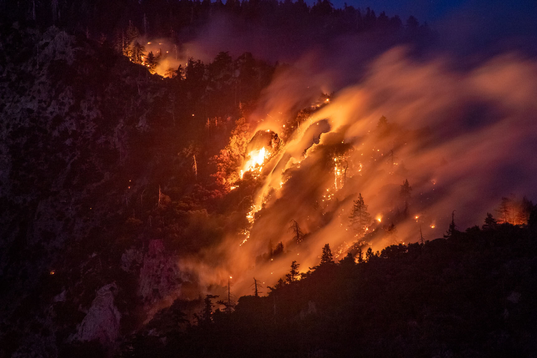 Apple Fire still blazing near Oak Glen.